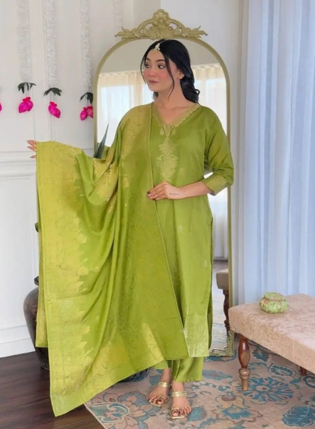 Stylish Viscose Jacquard Kurti Set with Embroidery