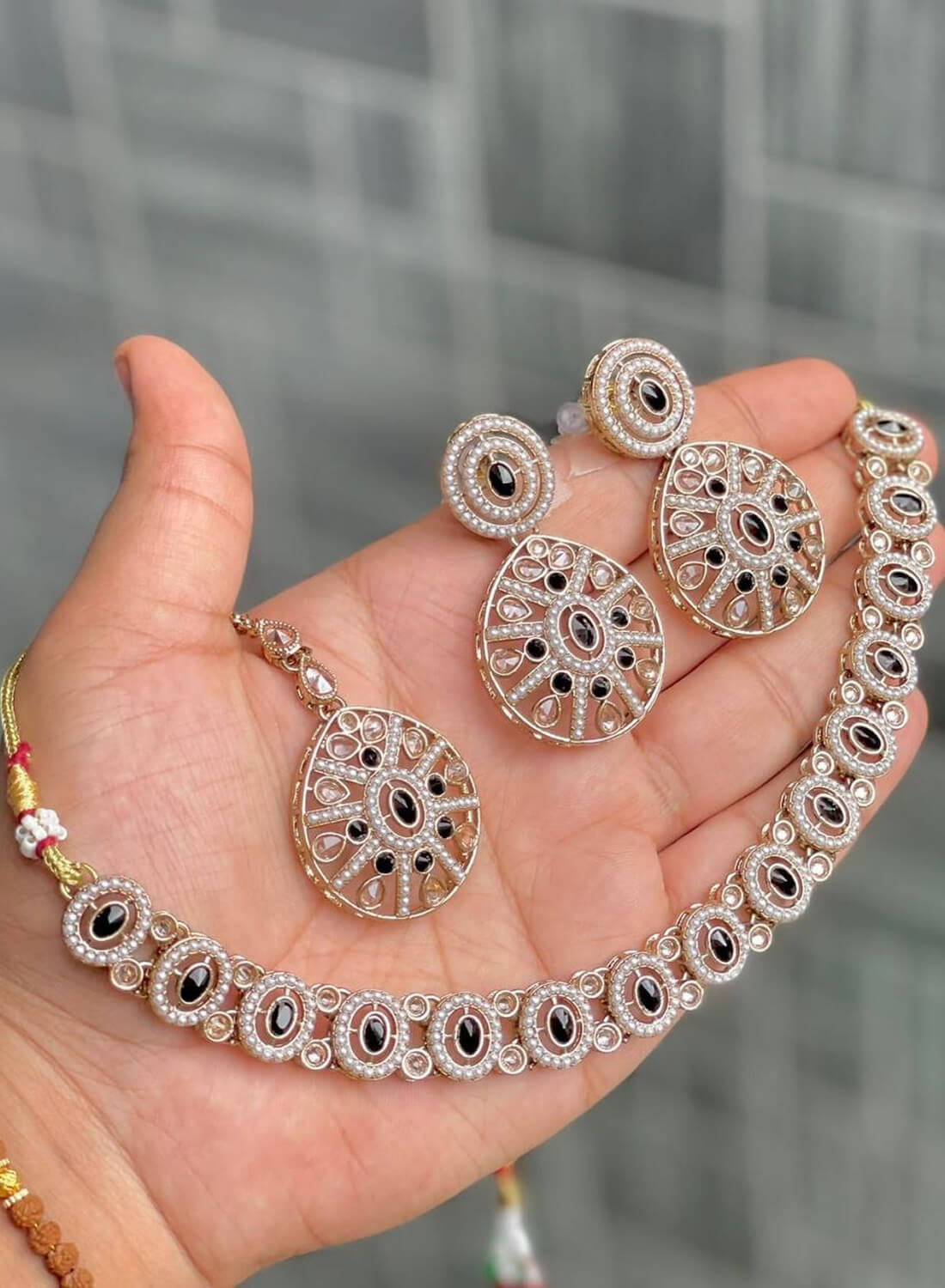 Beautiful Premium Quality Polky Work Stone Choker with Earrings and Tika